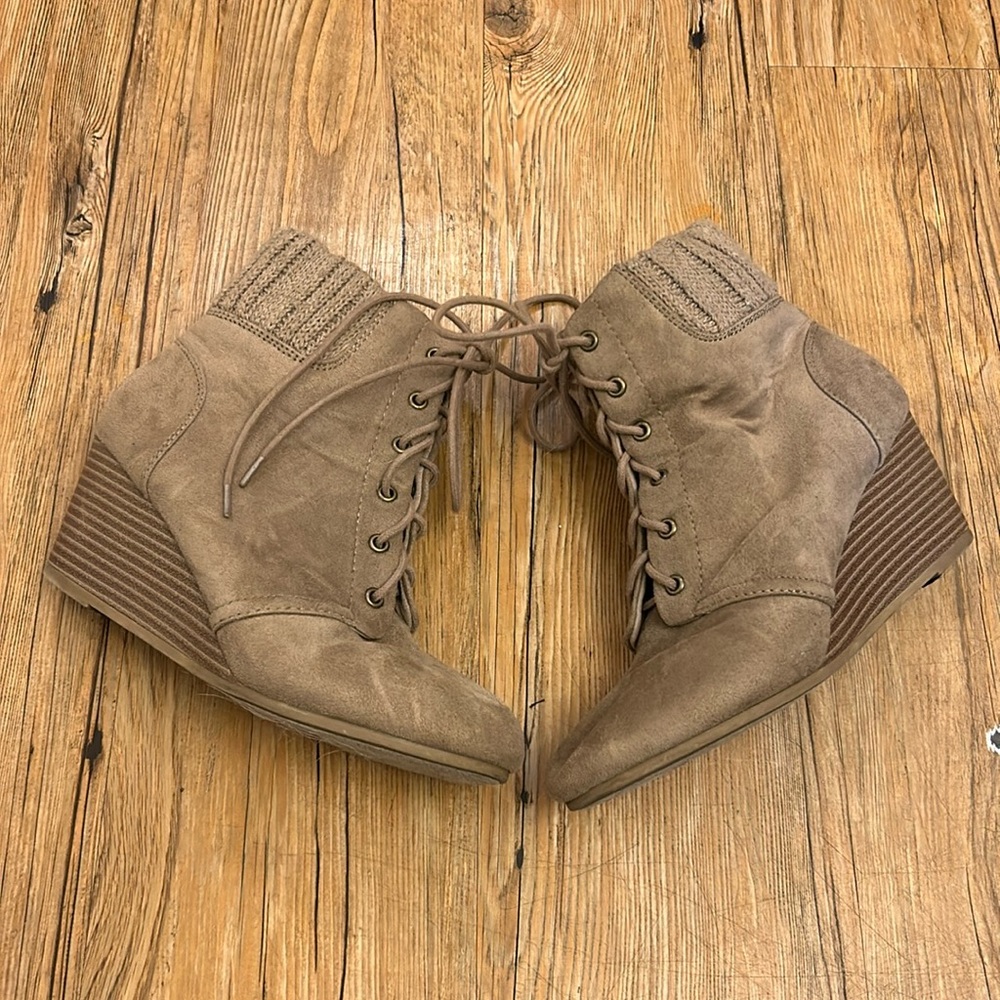 Y Not? Women’s Wedge Shoes Tan Size 5M